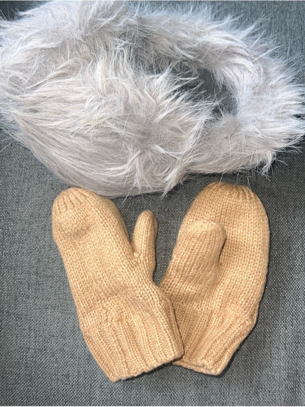 Cozy Kids Beige Knit Mittens – Soft Winter Gloves